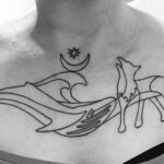 El tatuaje de la autora, basado en su poema "Una mujer, un lobo y una ballena".