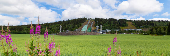 Arena de salto de esquí en Lillehammer, Noruega